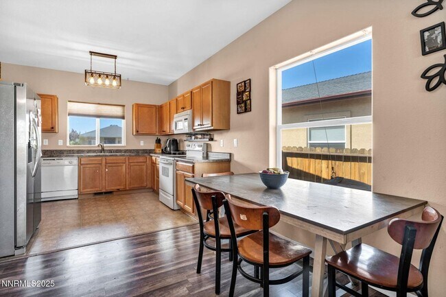 Building Photo - Great Location - Centrally Located - Quick...