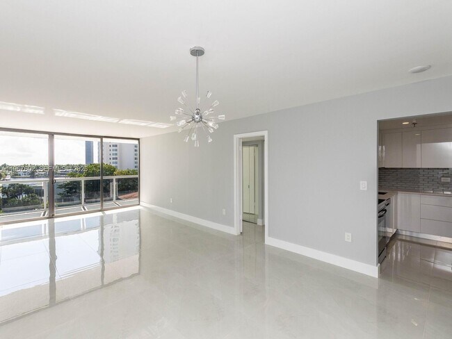 Building Photo - 20505 E Country Club Dr