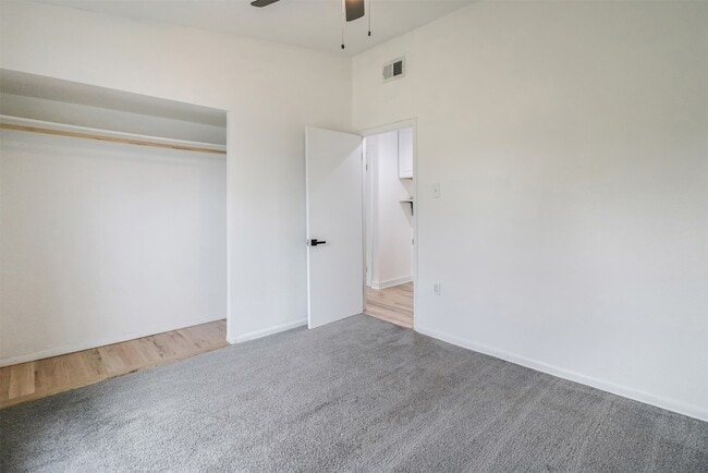 Building Photo - 1211 Gate Ln Dr