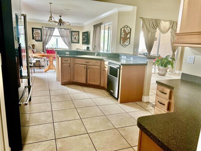 Building Photo - 6614 64th Terrace E