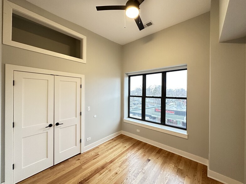 Building Photo - 3477 S Archer Ave