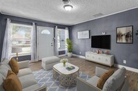 Building Photo - 1106 Oak St