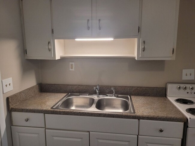 Building Photo - 1 Bedroom 1 Bathroom Apartment near Hamilt...