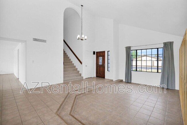 Building Photo - 1657 N Doran