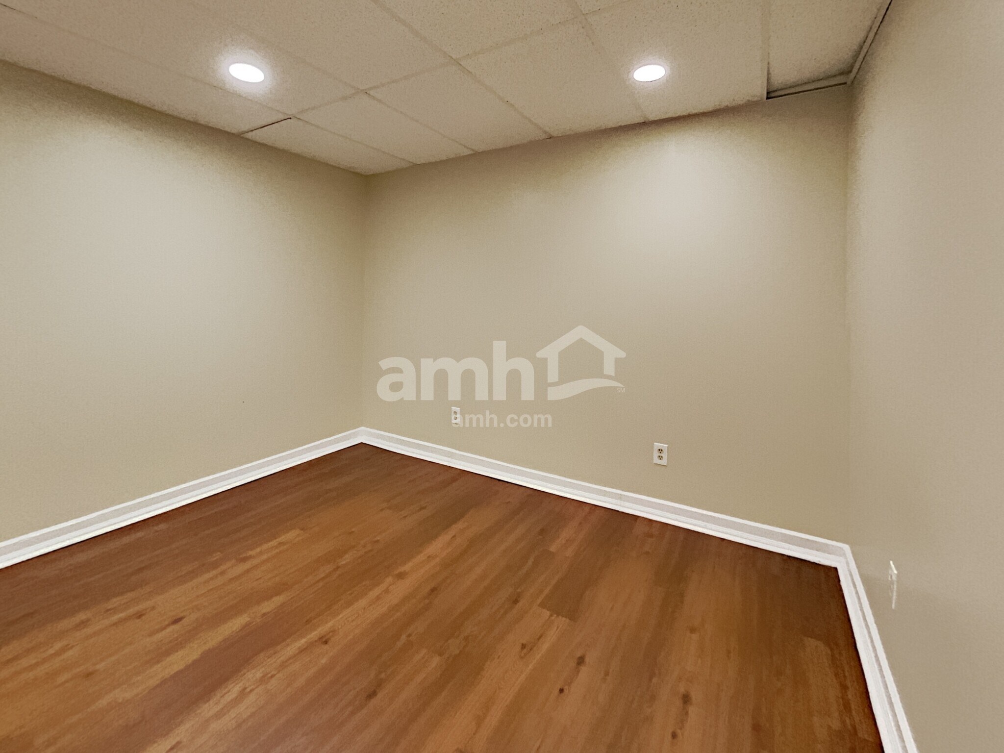 Building Photo - 303 Lismore Ter