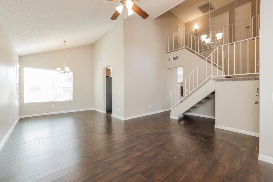 Building Photo - 2811 W Calle Del Tigre