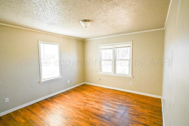 Building Photo - 1501 S Avondale St