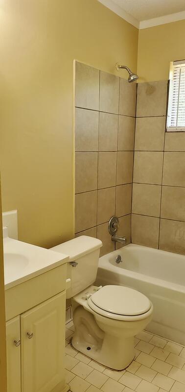 Building Photo - 4678 Royal Ridge Dr