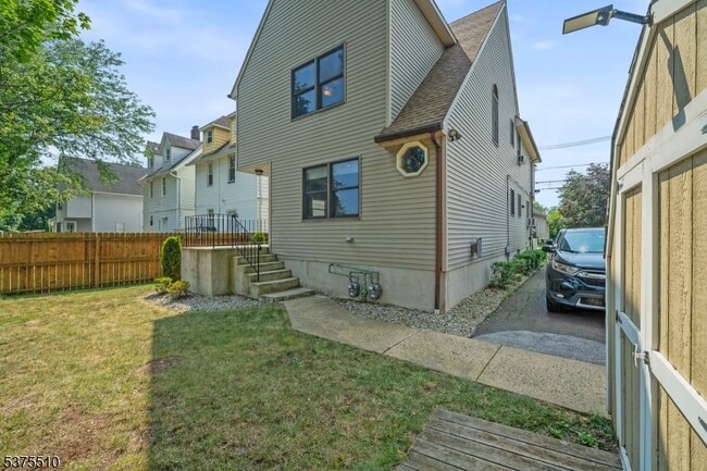 Building Photo - 40 N Middaugh St