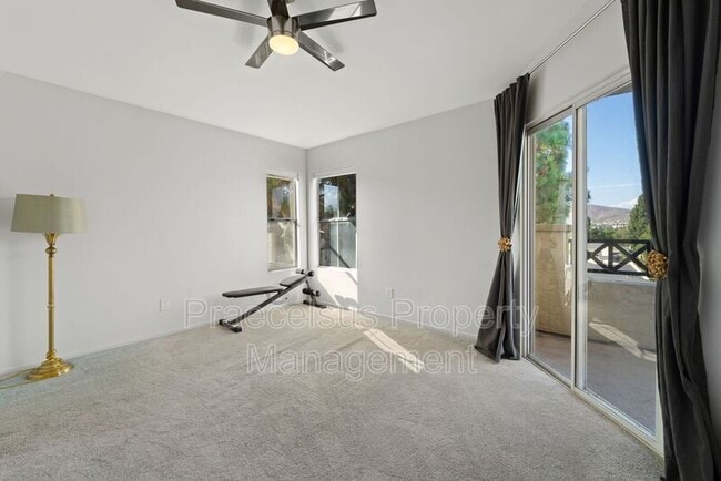 Building Photo - 2035 Lakeridge Cir