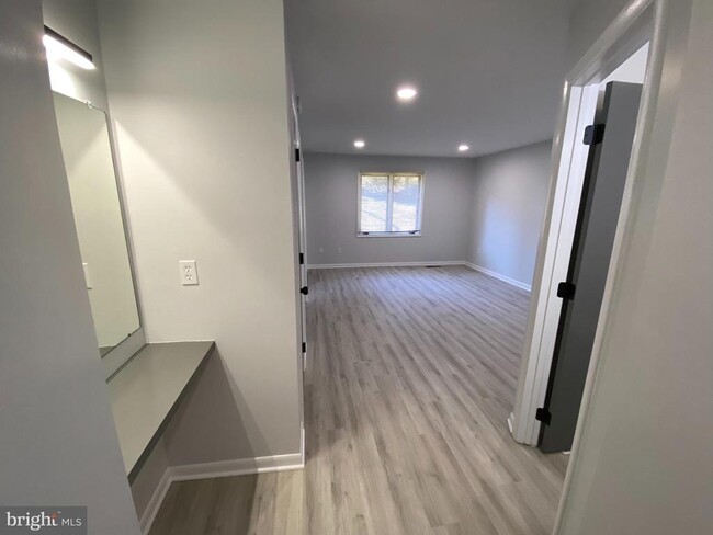 Building Photo - 117 Foxfire Dr