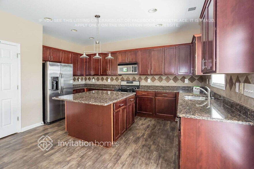Building Photo - 5817 Lindley Crescent Dr