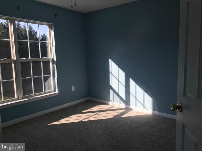 Building Photo - 15707 Palermo Terrace