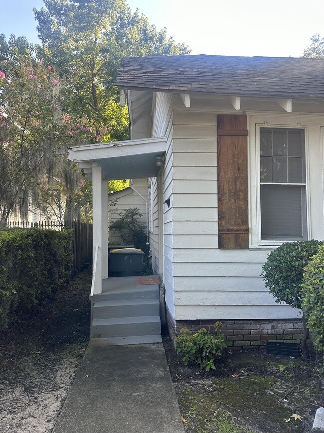Building Photo - 914 Maupas Ave