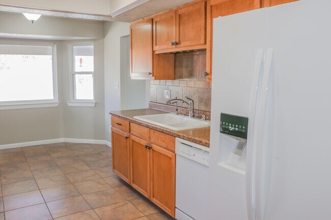Building Photo - 816 Marimba Dr