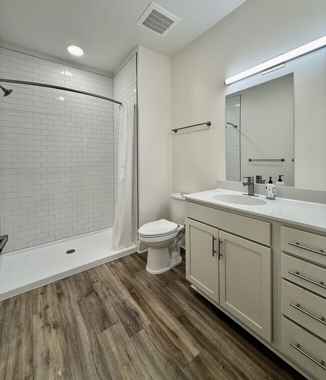 Building Photo - 610 Trent Dr