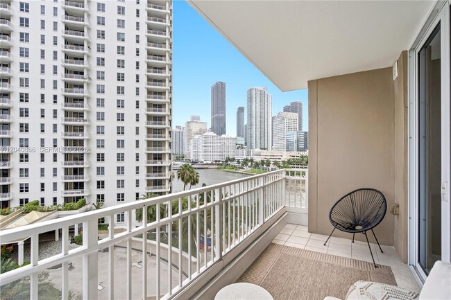Building Photo - 801 Brickell Key Blvd