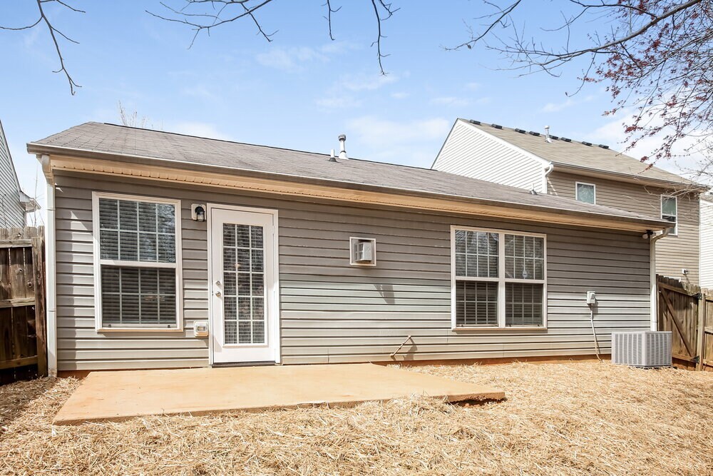 Building Photo - 533 Arrowhead Dr