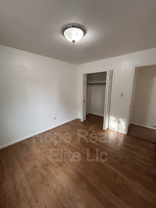 Building Photo - 1106 Querida Dr