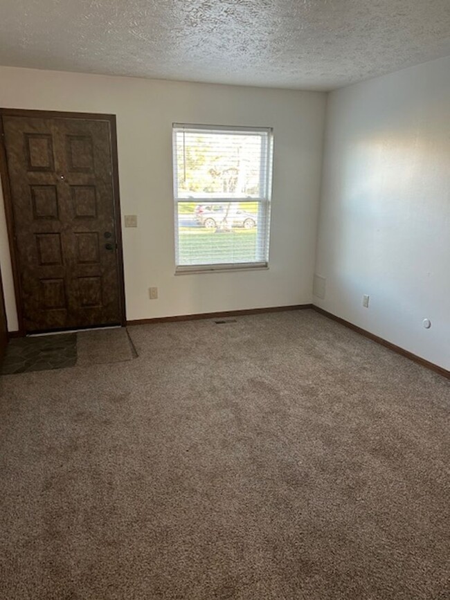 Building Photo - 9860-9864 MANDEL - LO