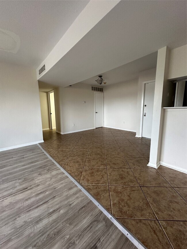 Building Photo - 8421 Hearth Dr