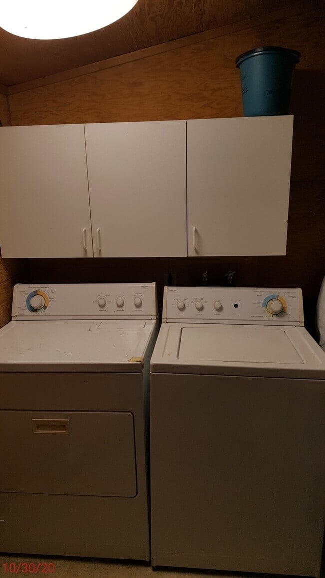 Building Photo - Spacious 4-Bedroom, 2-Bath Home ? Pet Frie...