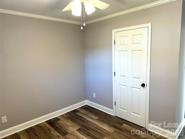 Building Photo - 2121 Charlotte Hwy