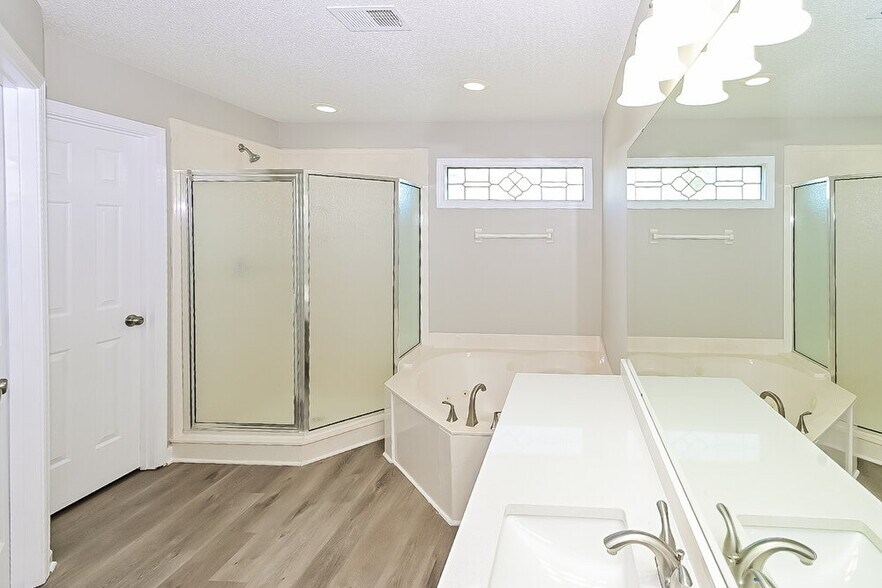 Building Photo - 1120 Mossy Knoll Dr