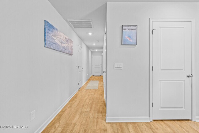 Building Photo - 214 Cleat Dr