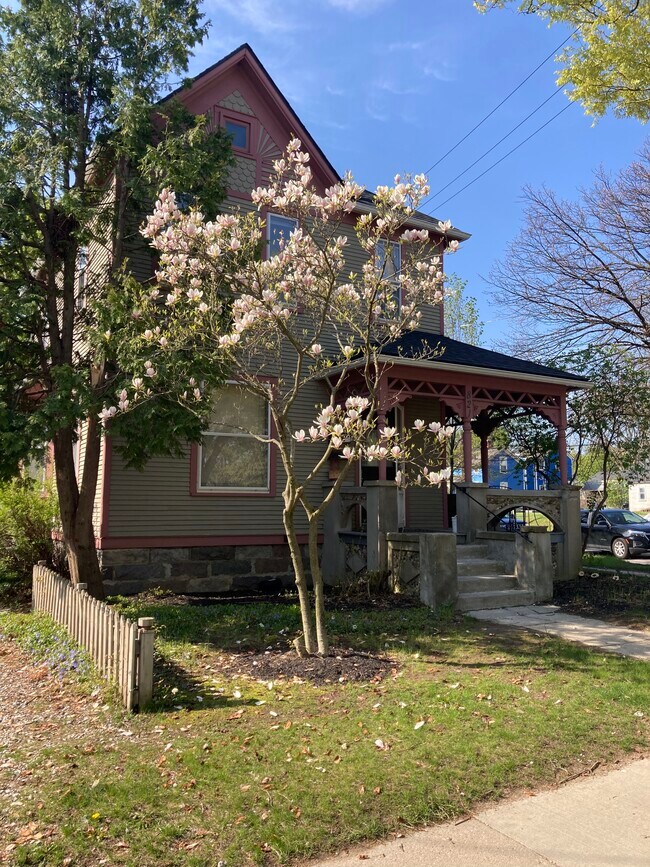 Primary Photo - 821 W Liberty St