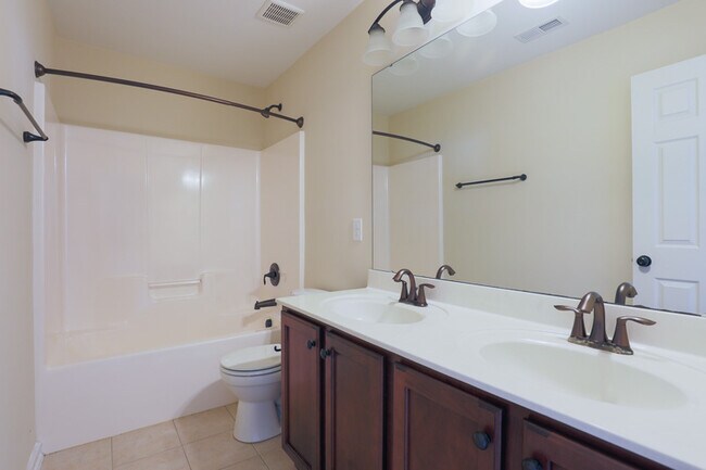 Building Photo - 1503 Hemlock Hill Dr