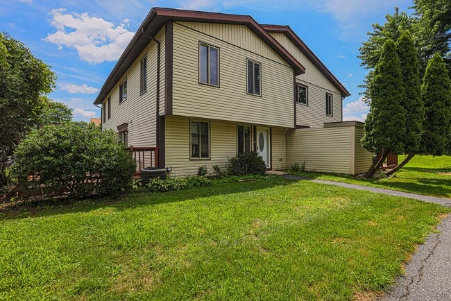 Building Photo - 14 King Henry Cir