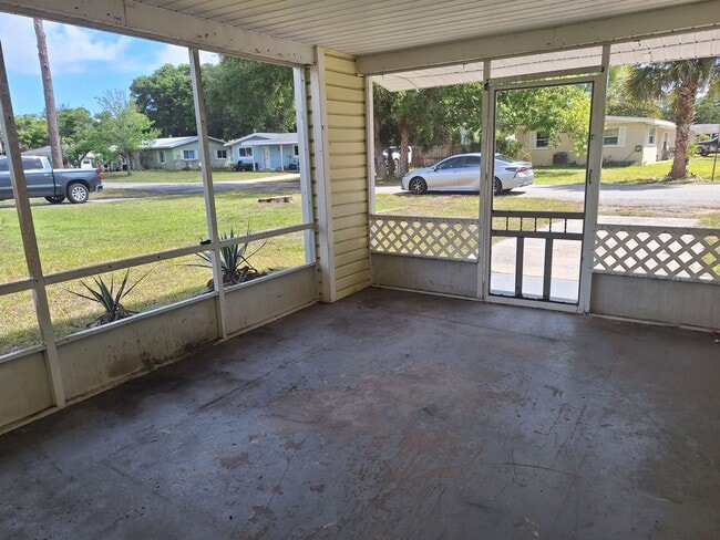 Building Photo - 2BR 1.5BA SINGLE FAMILY HOME-EDGEWATER