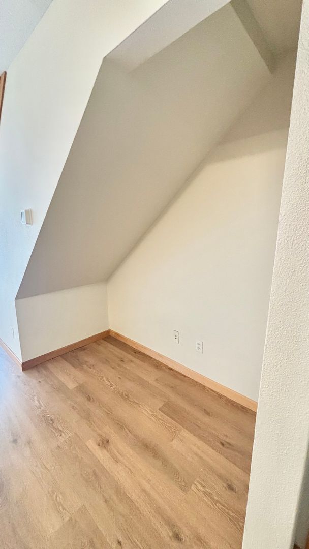 Building Photo - Spacious 2BR/2BA Condo – 1,086 SF + Parking + River Views | NW Portland