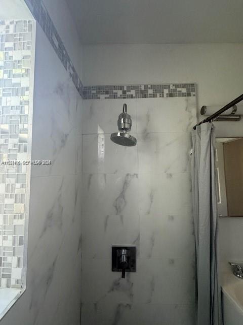 Building Photo - 10070 E Bay Harbor Dr