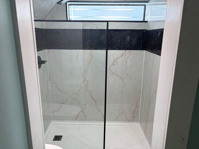 Building Photo - Jefferson 3