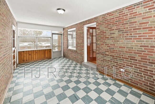 Building Photo - 1319 Chambers Rd