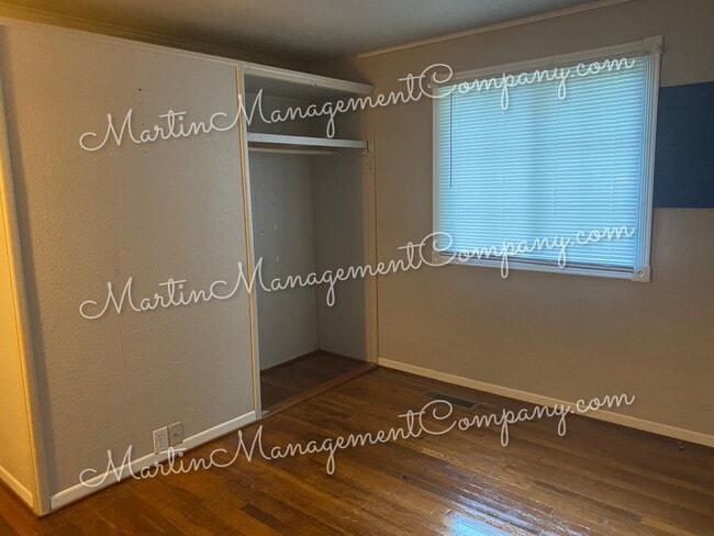 Building Photo - 233 Rainbow Dr