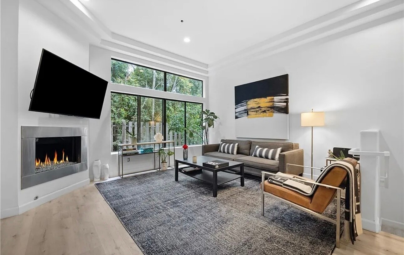 Building Photo - 11847 Laurelwood Dr