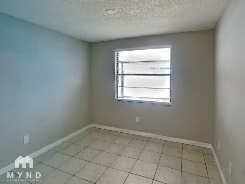 Building Photo - 9707 Paces Ferry Dr