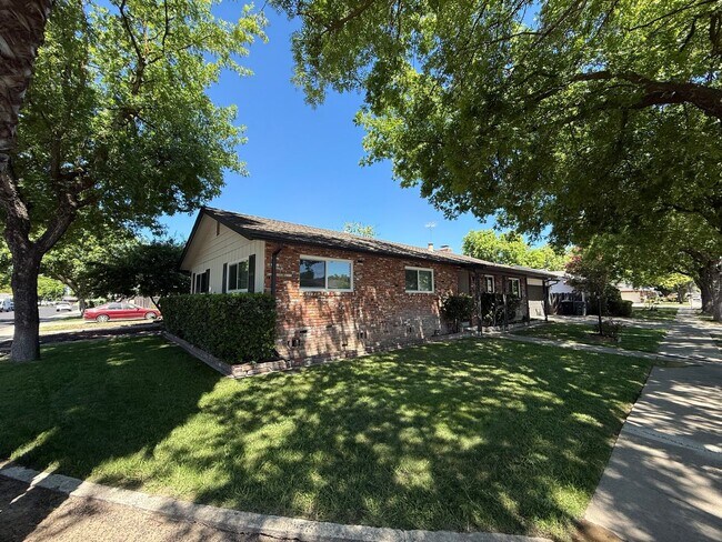 Building Photo - Newly renovated single story in Greenwood Estates!