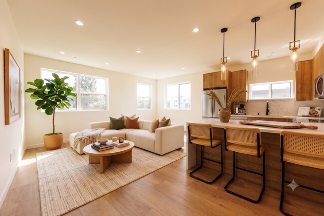 Building Photo - LUXURY in Prime Culver City
