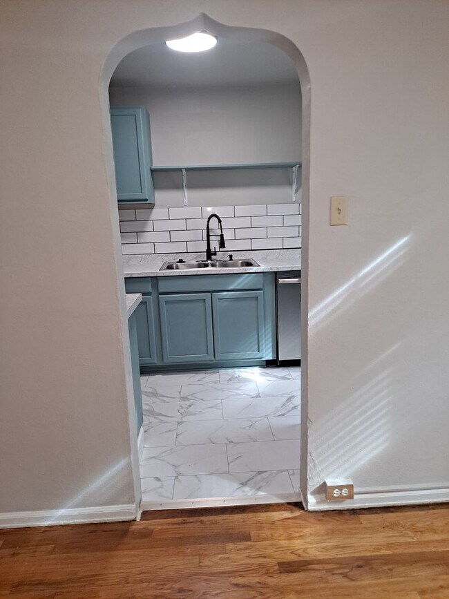 Building Photo - 431 W Grant Ave