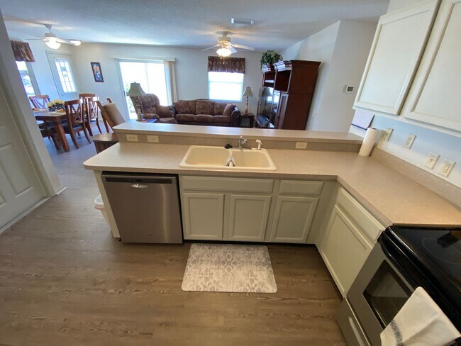 Building Photo - ANNUAL Lease – Turnkey 2+2 Patio Villa in the Desirable Village of Bonnybrook