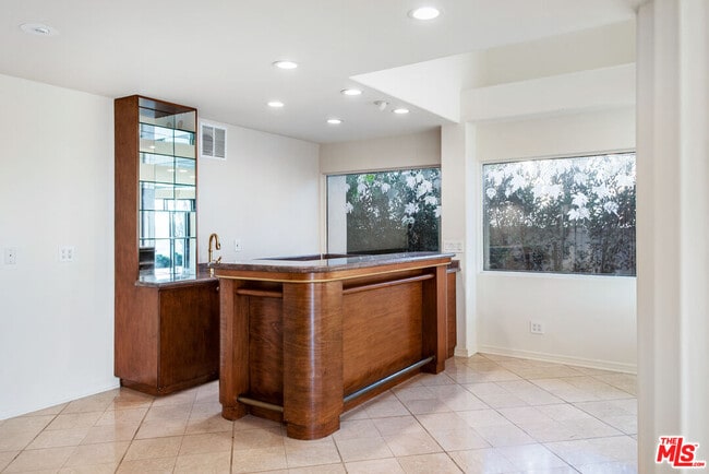 Building Photo - 7940 Vulcan Dr