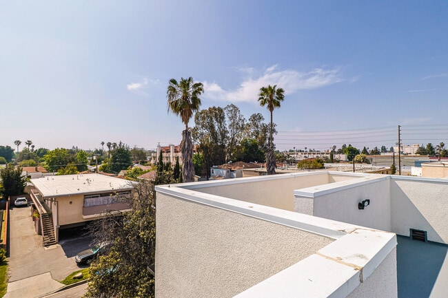 Building Photo - 5932 Lemp Ave