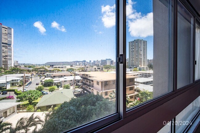 Building Photo - Clean 1BR/1BA/1PKG in Ala Wai Plaza Skyrise.
