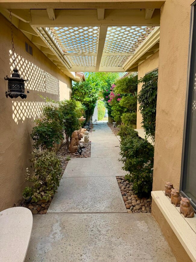 Building Photo - 347 Villena Way