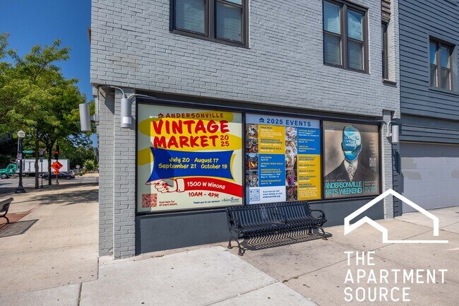 Building Photo - 1553 W Hollywood Ave