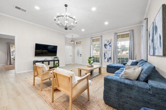 Building Photo - Lakefront Luxury Retreat, 5 Beds, 3 Baths, Quiet Gated Community.